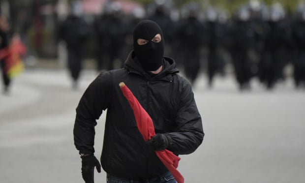 German anti-fascists stand up to the Nazi salutes in protests